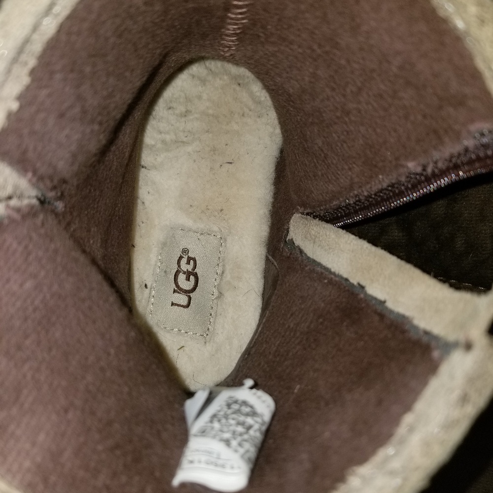 Boys UGG boots - Picture 5 of 5